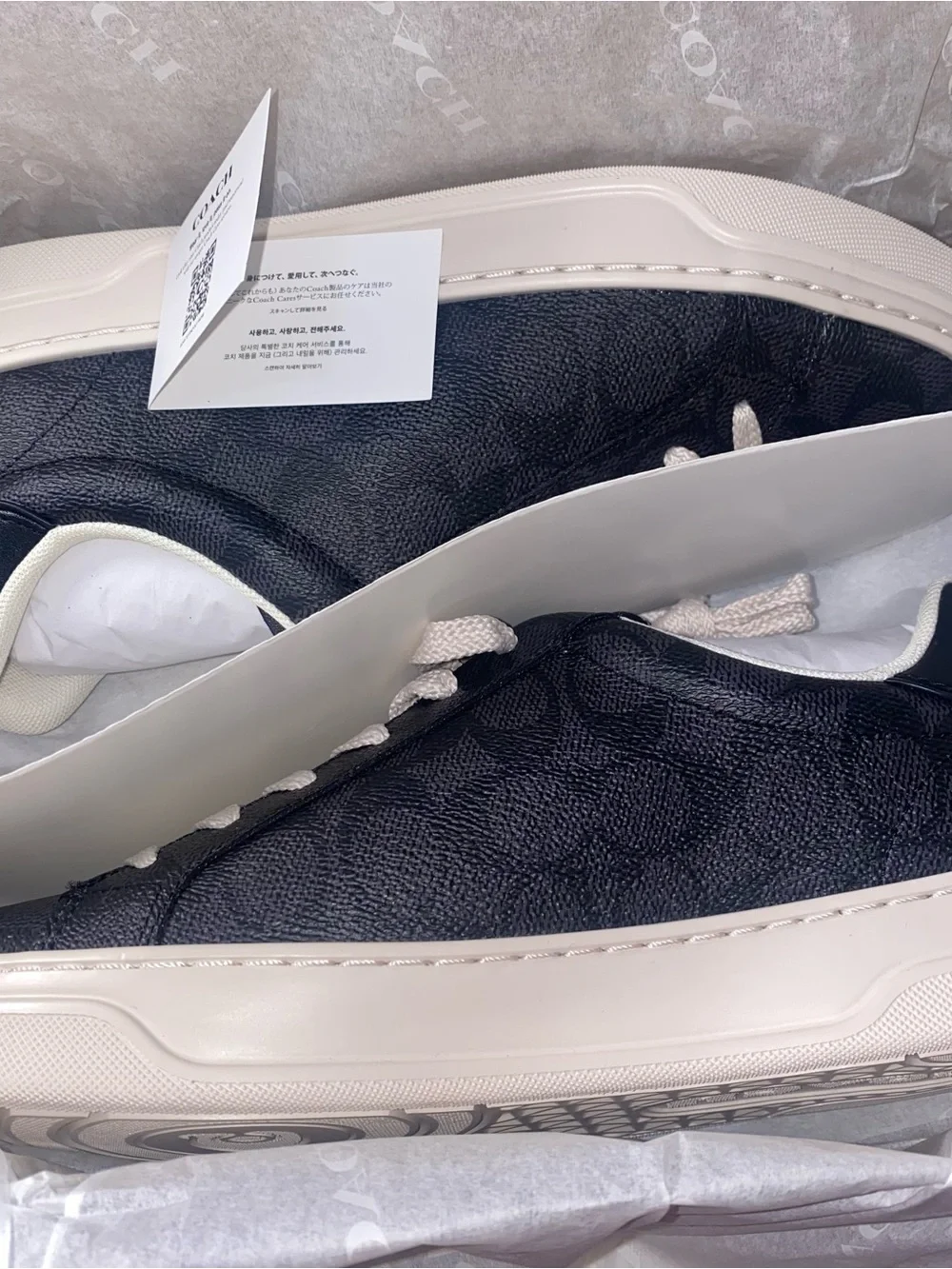 Coach Woman High Line Sneaker In Signature Canvas Size 9.5 New in box